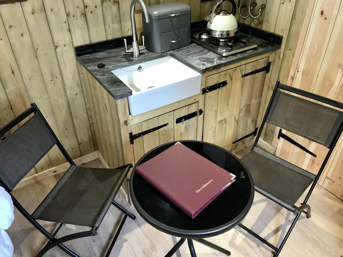 Highland Bear & Luxury Bear Huts Отель типа 